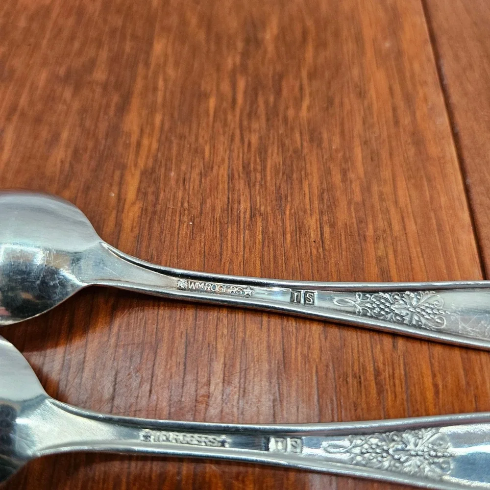 AWM Rogers IS Silverplate Spoons Champange Burgundy Grape Floral Design Set of 2